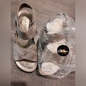 Pierre Dumas pewter wedge